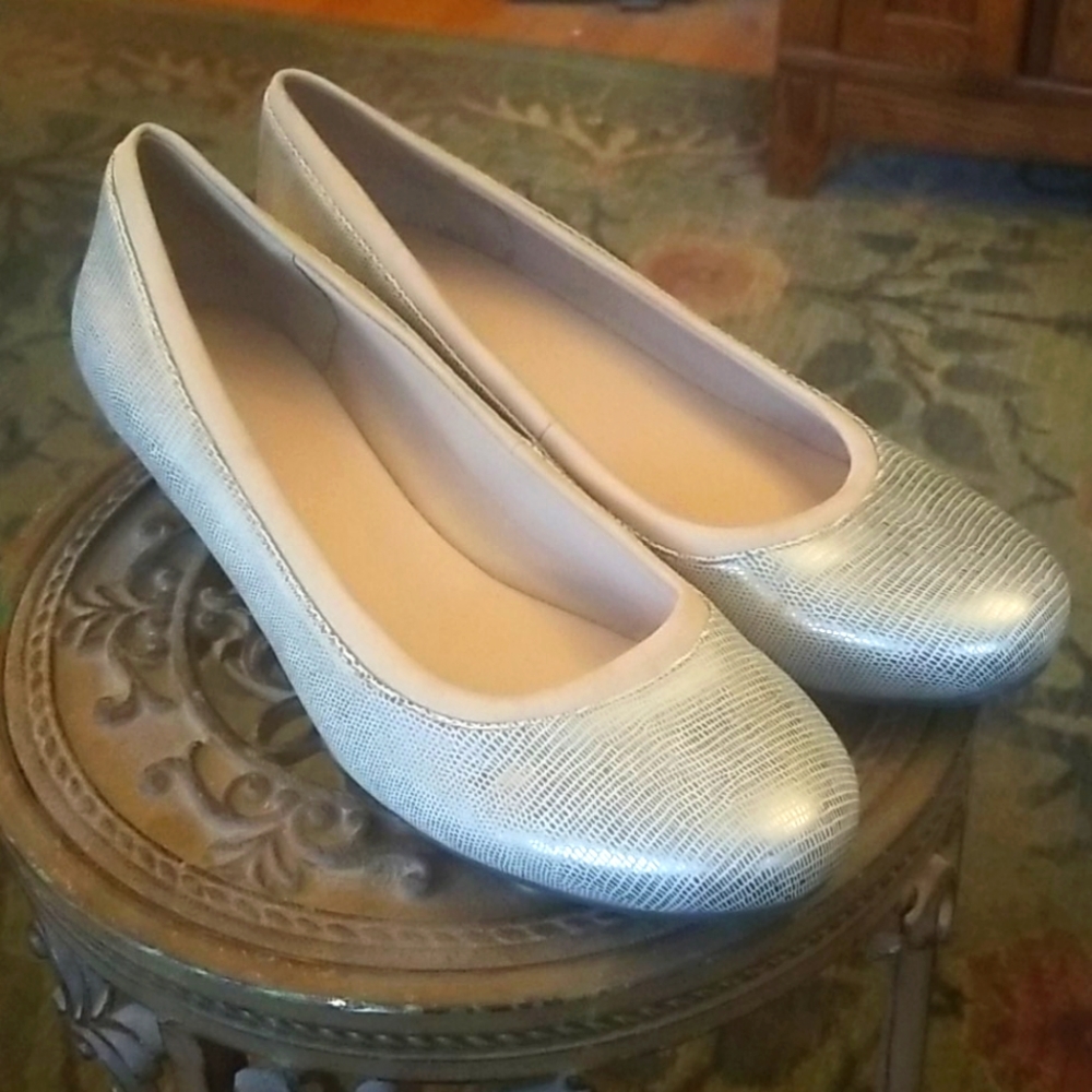 Easy Spirit Delandria Low Wedge Heel